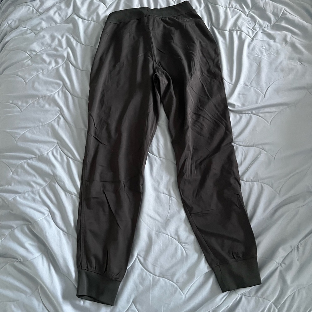 Women’s North Face Aphrodite jogger NEW W TAGS
